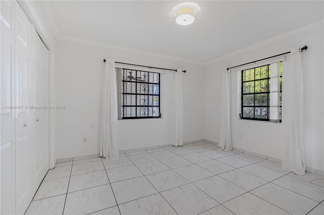 Activo con contrato: $3,500 (3 camas, 2 baños, 1859 Pies cuadrados)