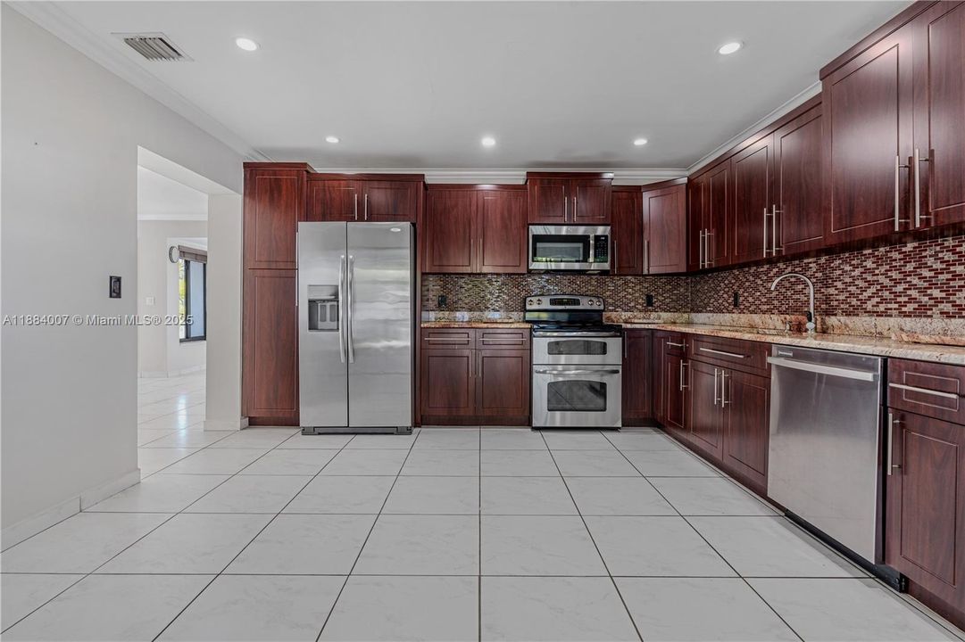 Activo con contrato: $3,500 (3 camas, 2 baños, 1859 Pies cuadrados)