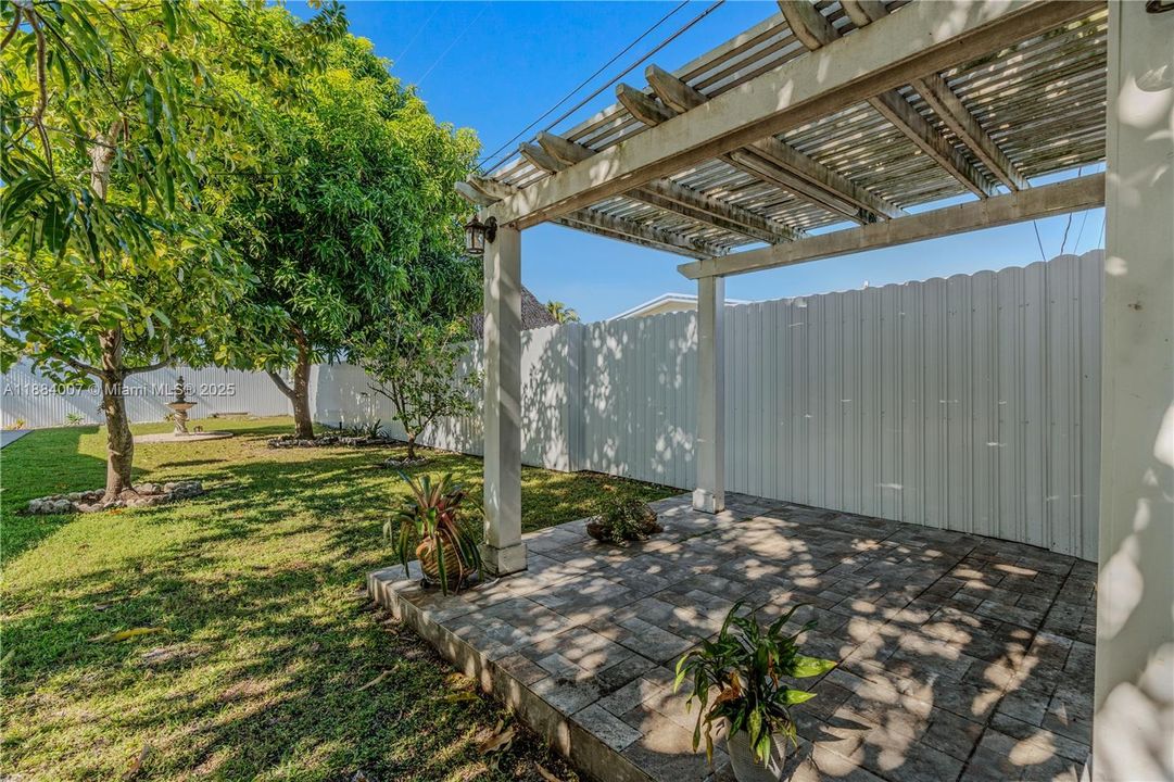 Activo con contrato: $3,500 (3 camas, 2 baños, 1859 Pies cuadrados)