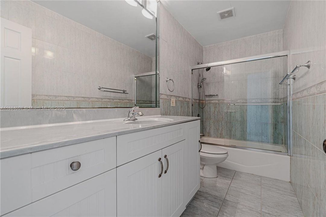 Activo con contrato: $3,500 (3 camas, 2 baños, 1859 Pies cuadrados)