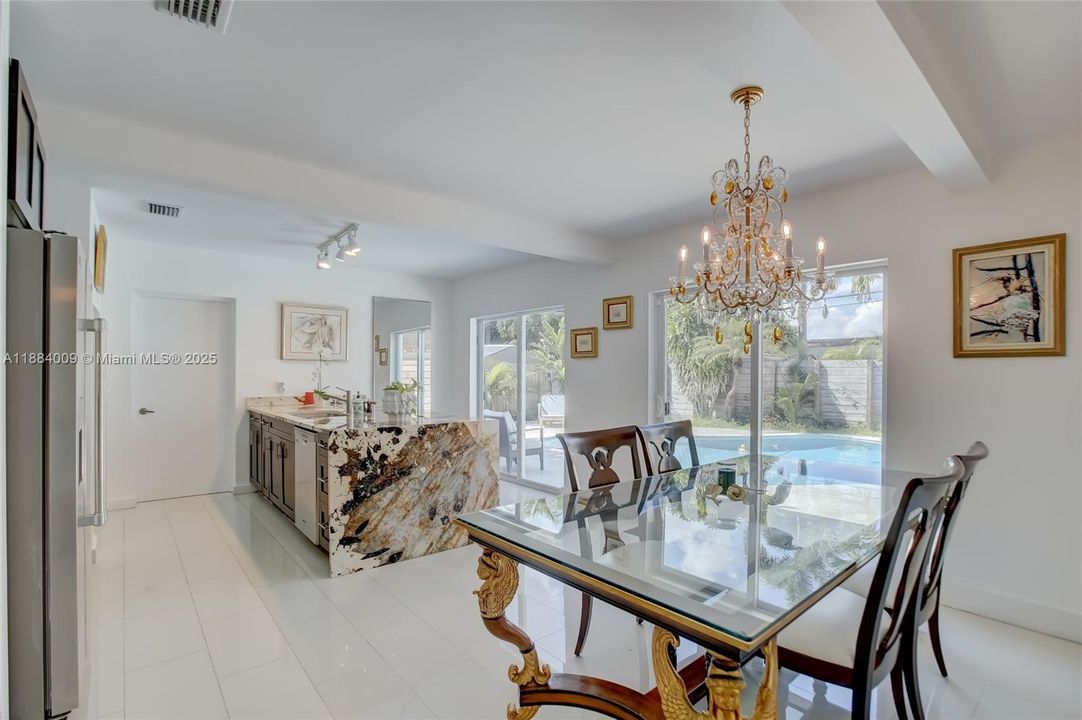 出租: $11,000 (3 贝兹, 3 浴室, 1504 平方英尺)