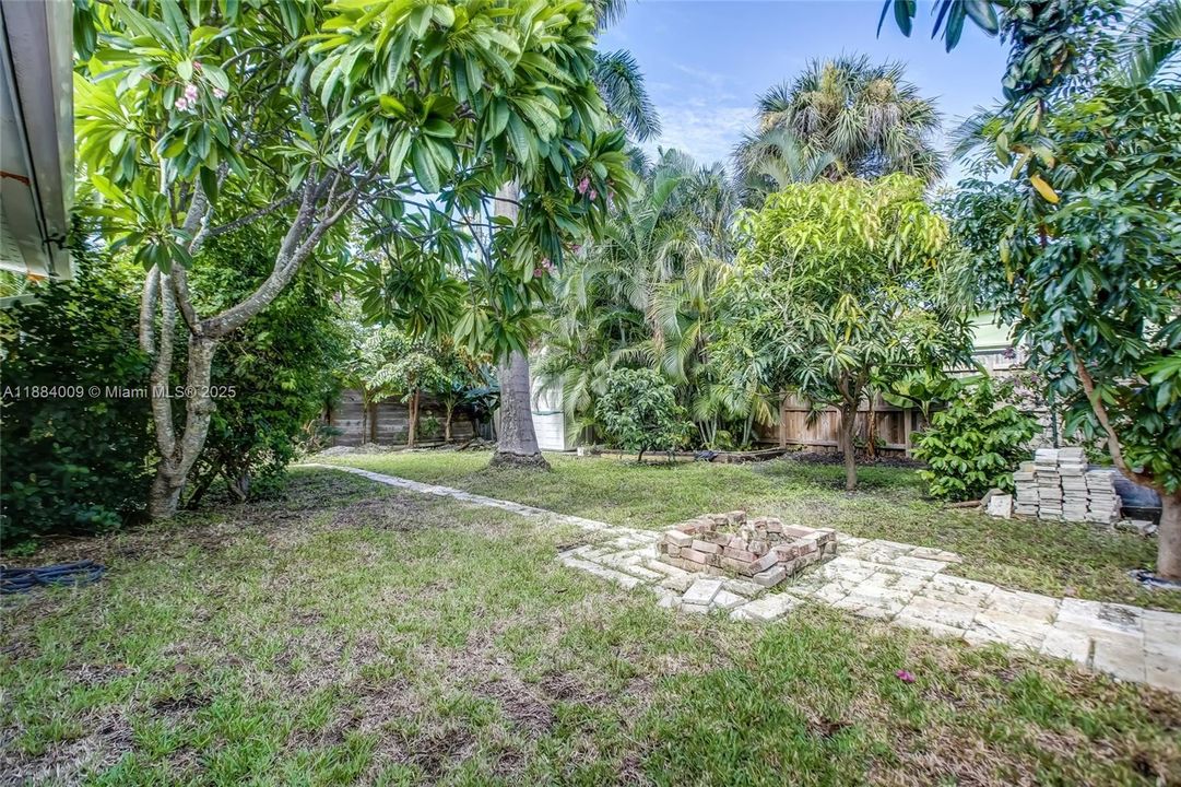 出租: $11,000 (3 贝兹, 3 浴室, 1504 平方英尺)