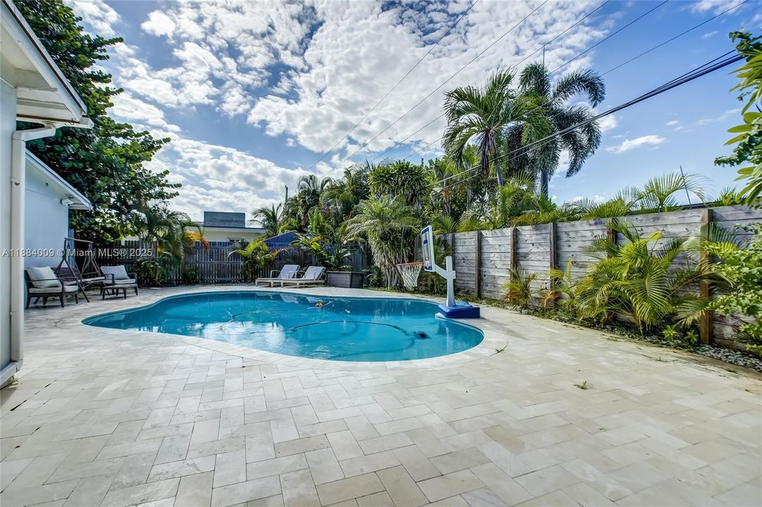 出租: $11,000 (3 贝兹, 3 浴室, 1504 平方英尺)