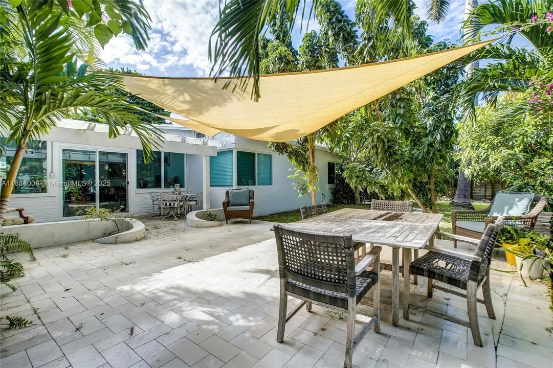 出租: $11,000 (3 贝兹, 3 浴室, 1504 平方英尺)