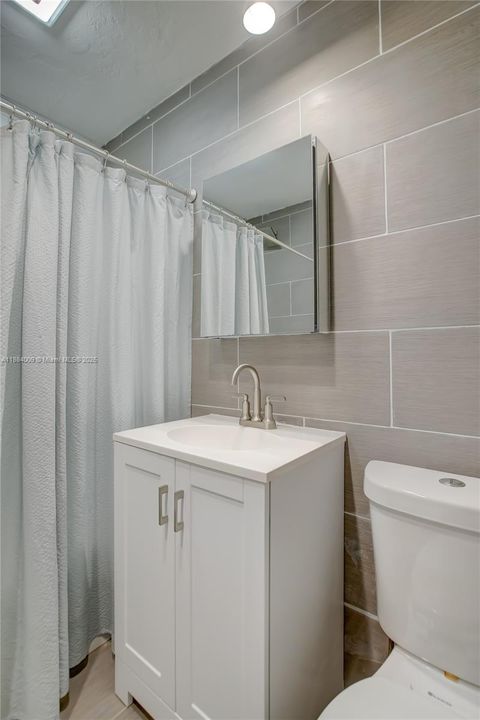 出租: $11,000 (3 贝兹, 3 浴室, 1504 平方英尺)