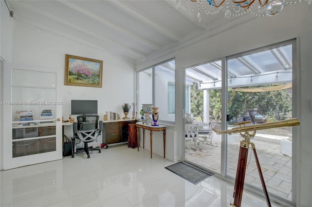 出租: $11,000 (3 贝兹, 3 浴室, 1504 平方英尺)