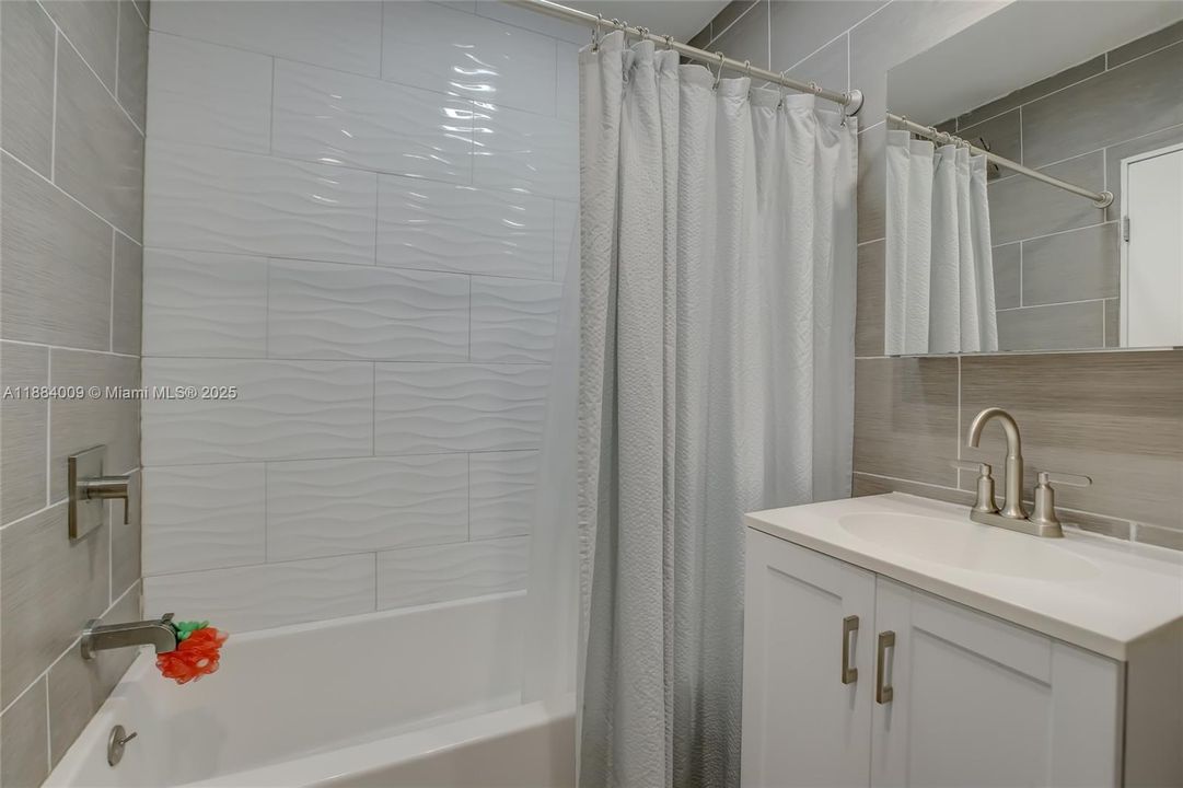 出租: $11,000 (3 贝兹, 3 浴室, 1504 平方英尺)