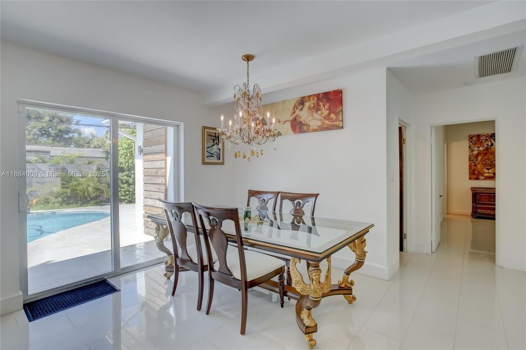 出租: $11,000 (3 贝兹, 3 浴室, 1504 平方英尺)