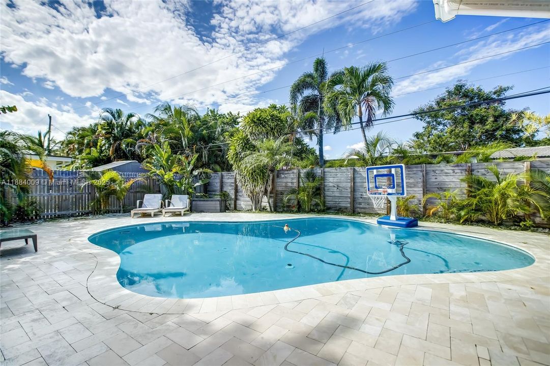 出租: $11,000 (3 贝兹, 3 浴室, 1504 平方英尺)