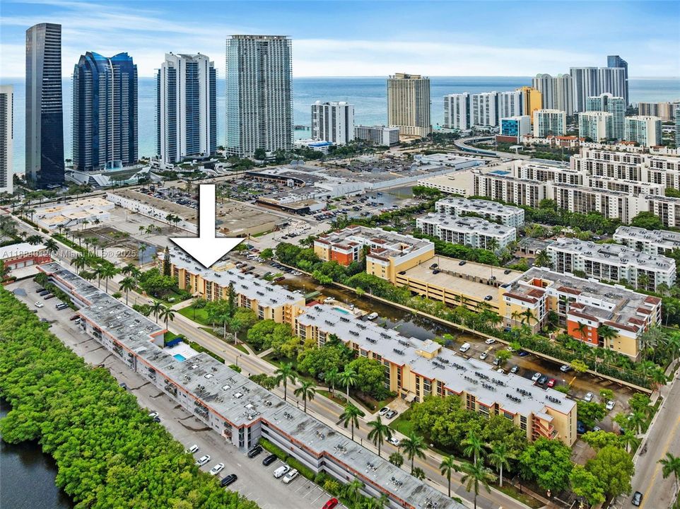 待售: $165,000 (1 贝兹, 1 浴室, 546 平方英尺)