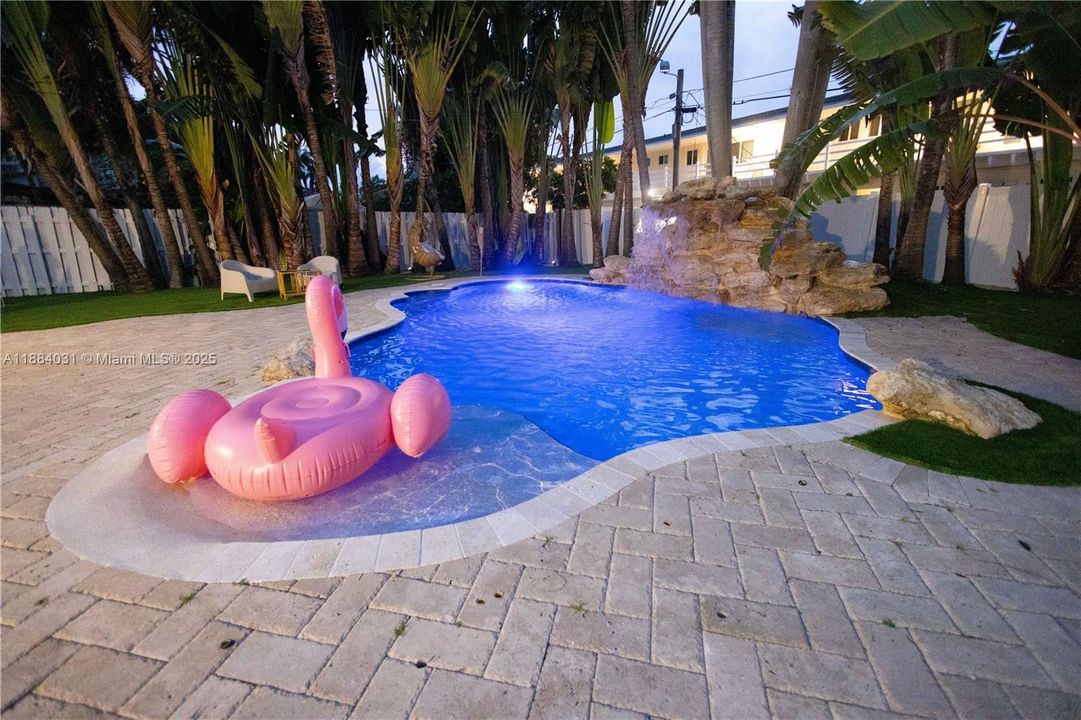 En Renta: $15,000 (4 camas, 2 baños, 1685 Pies cuadrados)