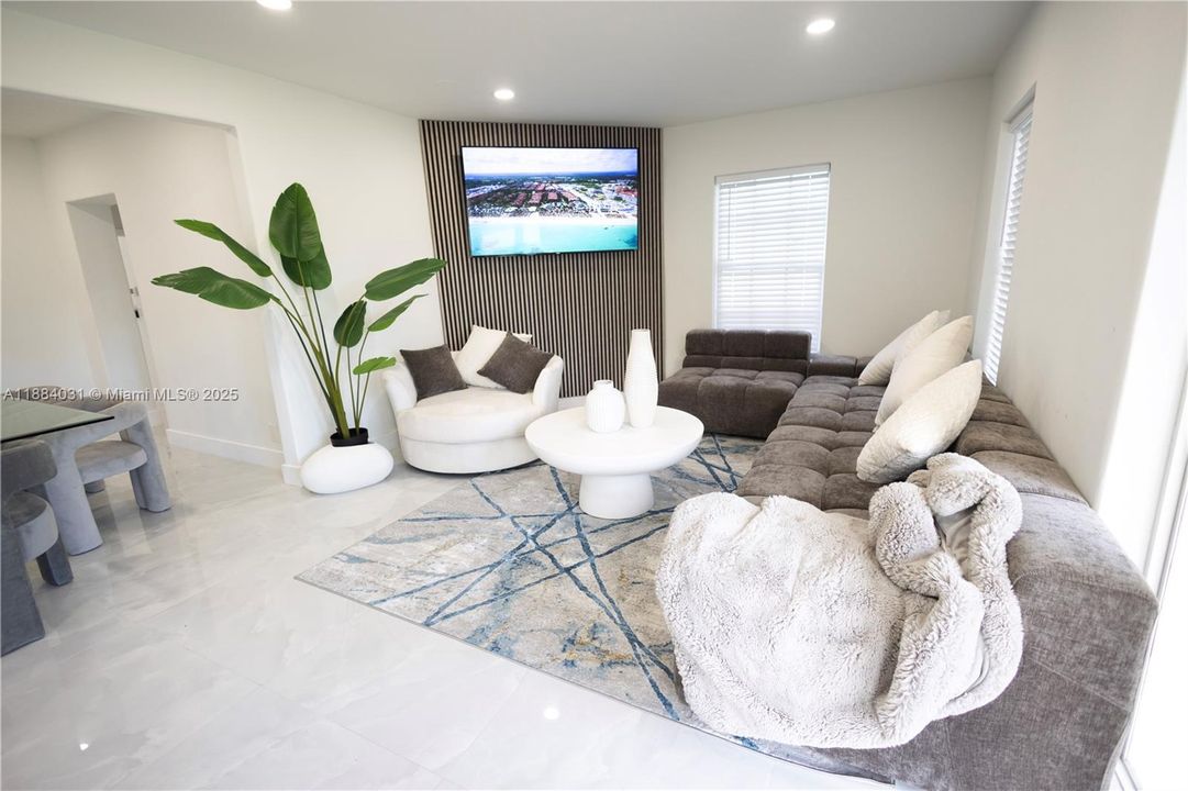 En Renta: $15,000 (4 camas, 2 baños, 1685 Pies cuadrados)