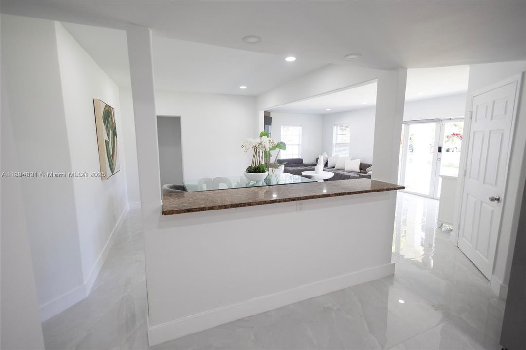 En Renta: $15,000 (4 camas, 2 baños, 1685 Pies cuadrados)