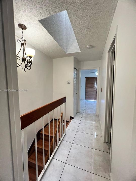 Recently Sold: $370,000 (2 beds, 1 baths, 962 Square Feet)