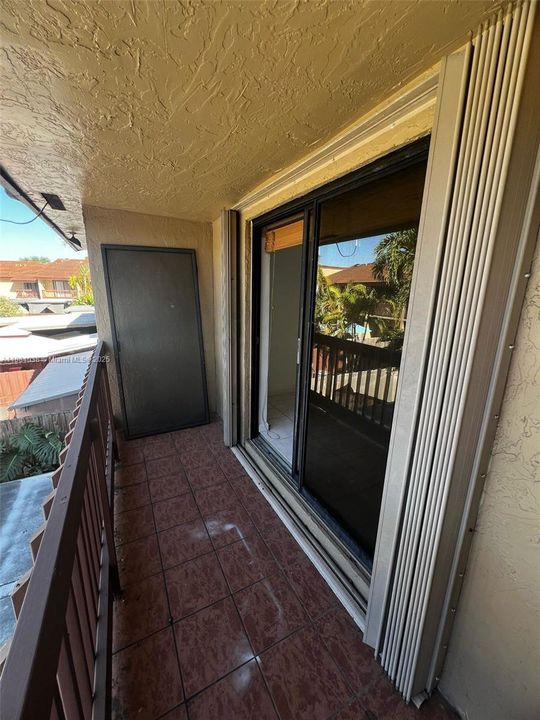 Recently Sold: $370,000 (2 beds, 1 baths, 962 Square Feet)