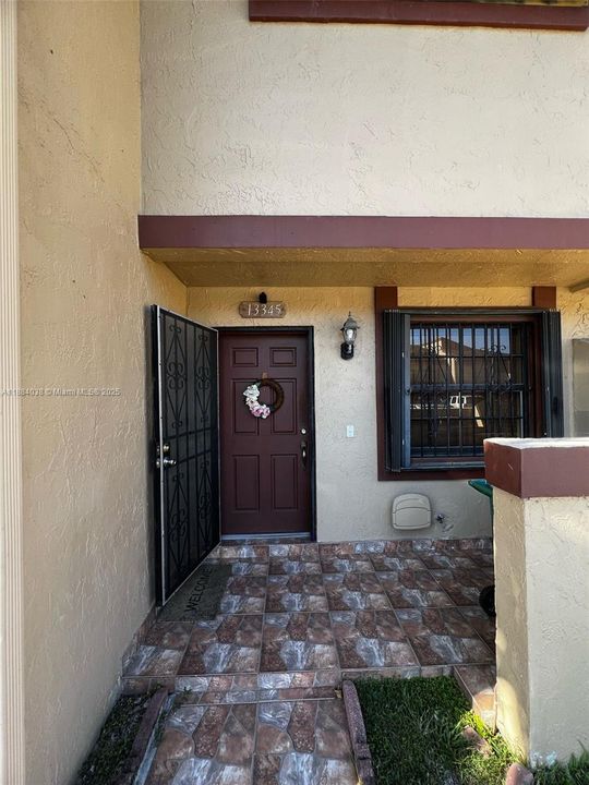 Recently Sold: $370,000 (2 beds, 1 baths, 962 Square Feet)