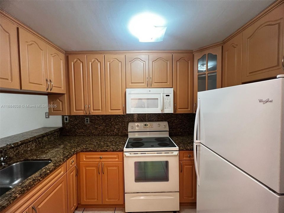 Recently Sold: $370,000 (2 beds, 1 baths, 962 Square Feet)