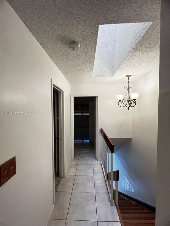 Recently Sold: $370,000 (2 beds, 1 baths, 962 Square Feet)