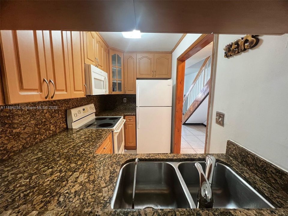 Recently Sold: $370,000 (2 beds, 1 baths, 962 Square Feet)