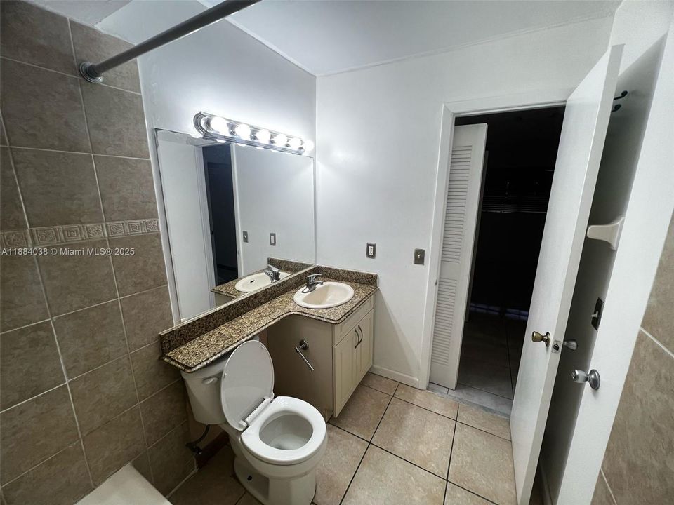 Recently Sold: $370,000 (2 beds, 1 baths, 962 Square Feet)