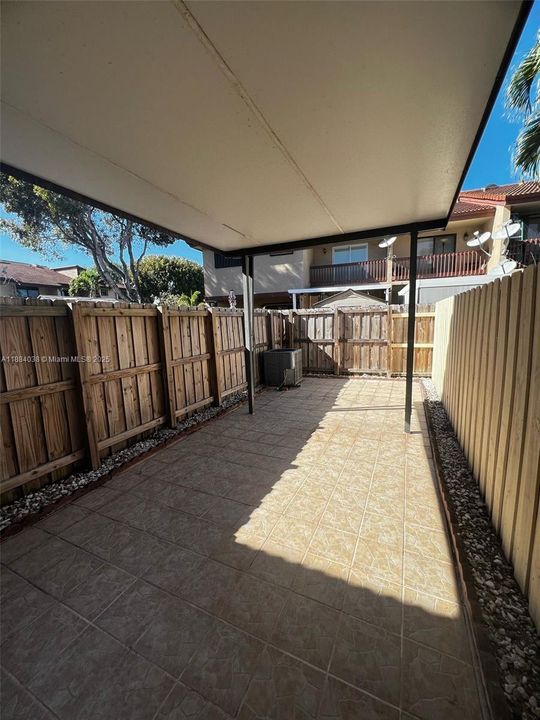 Recently Sold: $370,000 (2 beds, 1 baths, 962 Square Feet)