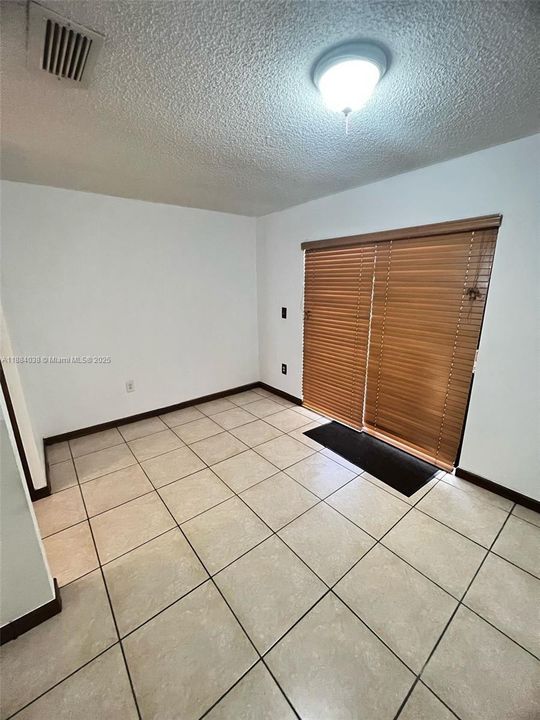Recently Sold: $370,000 (2 beds, 1 baths, 962 Square Feet)