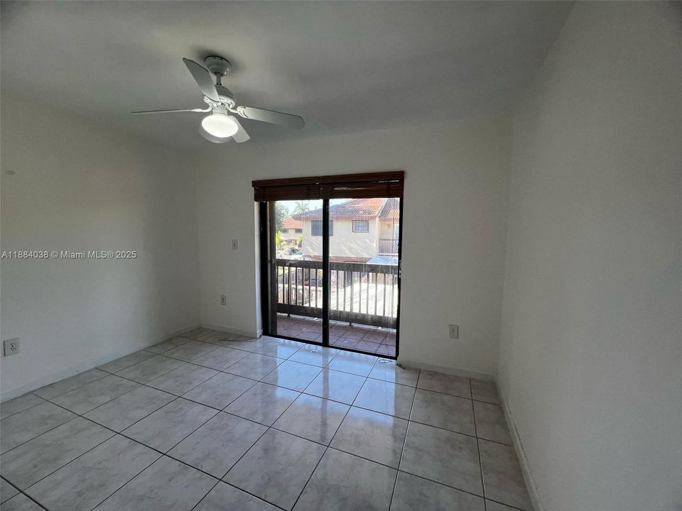 Recently Sold: $370,000 (2 beds, 1 baths, 962 Square Feet)