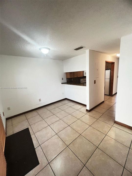 Recently Sold: $370,000 (2 beds, 1 baths, 962 Square Feet)