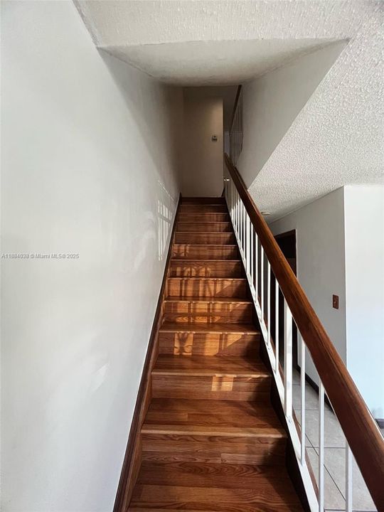 Recently Sold: $370,000 (2 beds, 1 baths, 962 Square Feet)