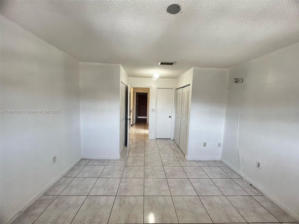 Recently Sold: $370,000 (2 beds, 1 baths, 962 Square Feet)