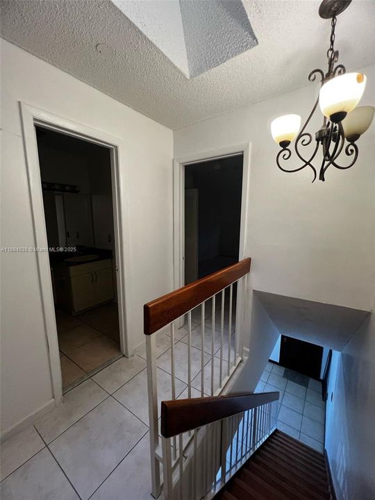 Recently Sold: $370,000 (2 beds, 1 baths, 962 Square Feet)