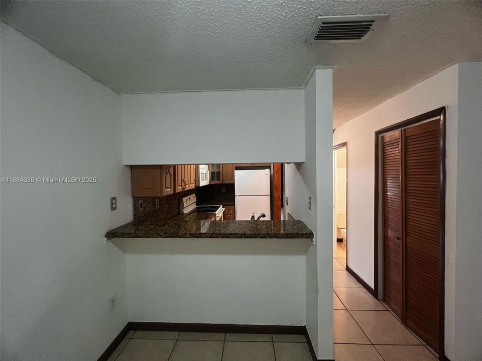 Recently Sold: $370,000 (2 beds, 1 baths, 962 Square Feet)