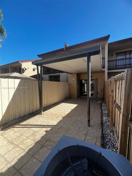 Recently Sold: $370,000 (2 beds, 1 baths, 962 Square Feet)