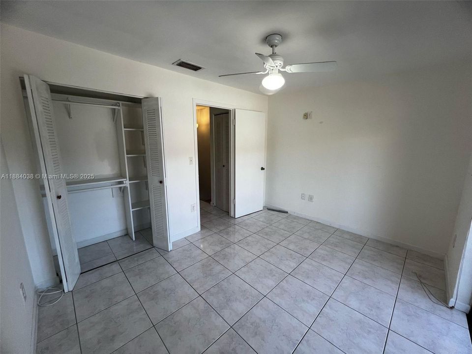 Recently Sold: $370,000 (2 beds, 1 baths, 962 Square Feet)