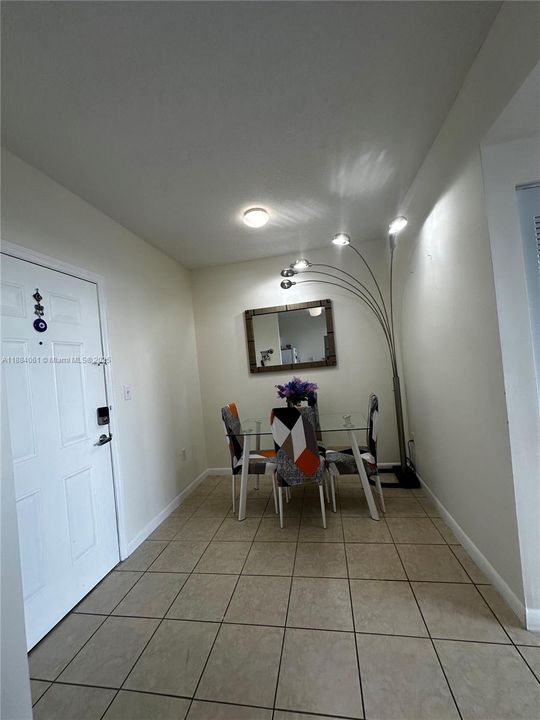 最近租的: $2,500 (2 贝兹, 2 浴室, 763 平方英尺)