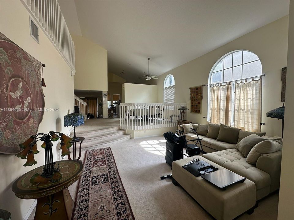 合同活跃: $449,900 (4 贝兹, 3 浴室, 2936 平方英尺)