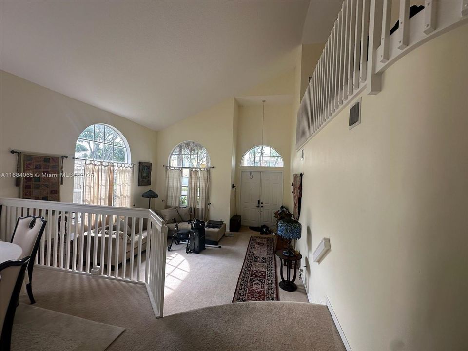 合同活跃: $449,900 (4 贝兹, 3 浴室, 2936 平方英尺)