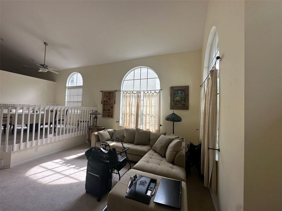 合同活跃: $449,900 (4 贝兹, 3 浴室, 2936 平方英尺)