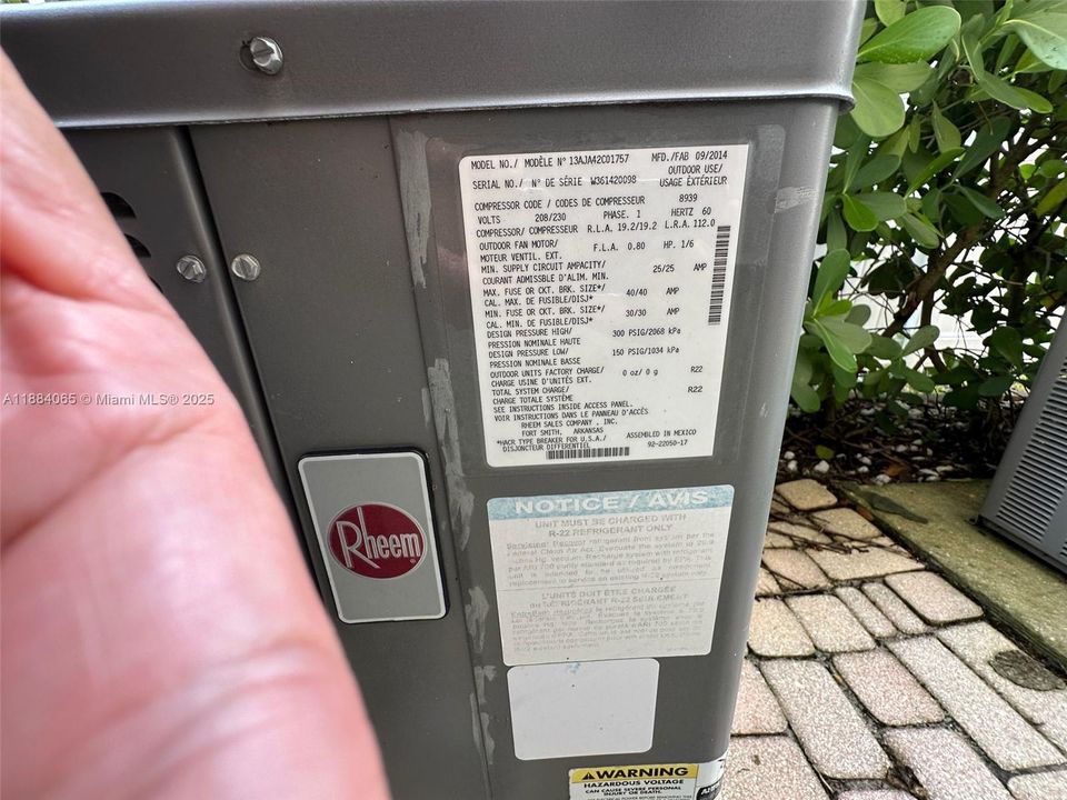 合同活跃: $449,900 (4 贝兹, 3 浴室, 2936 平方英尺)