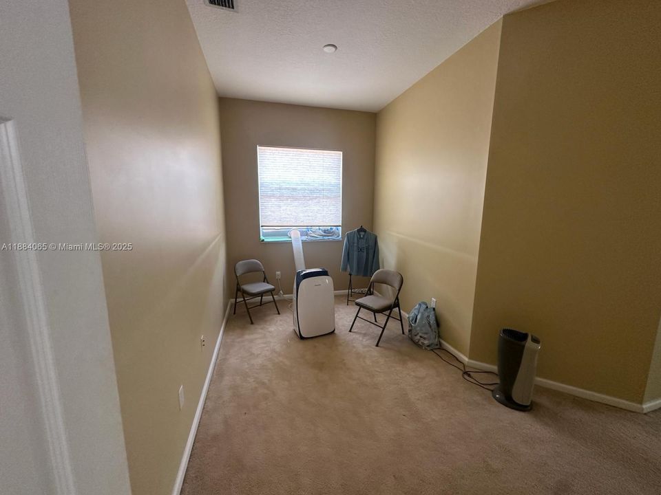 合同活跃: $449,900 (4 贝兹, 3 浴室, 2936 平方英尺)