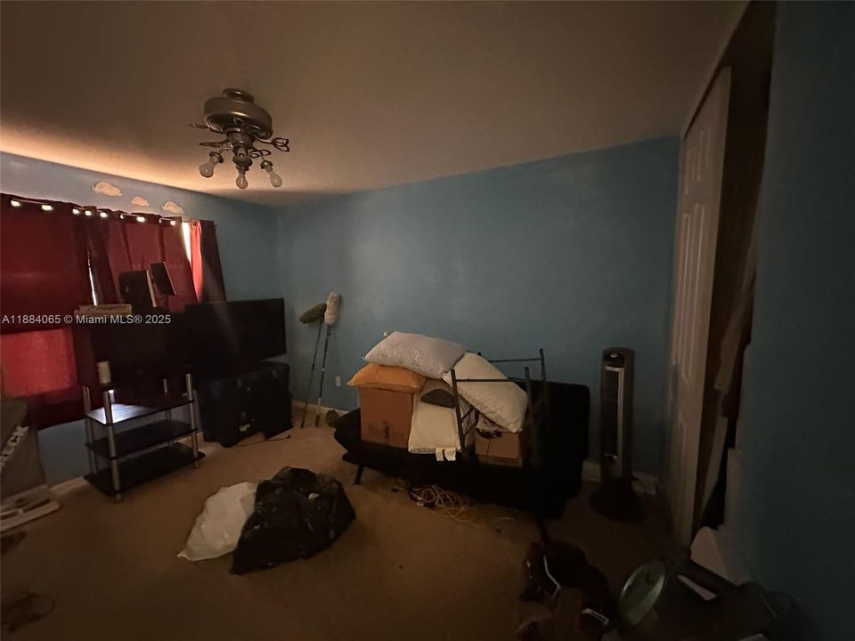 合同活跃: $449,900 (4 贝兹, 3 浴室, 2936 平方英尺)