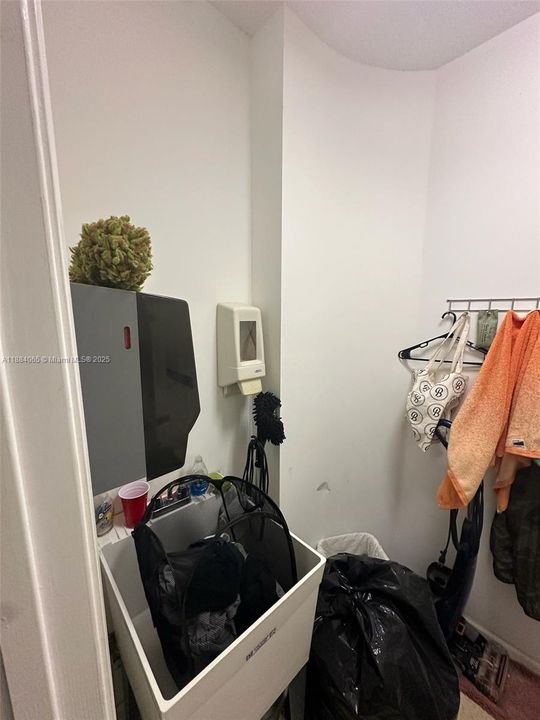 合同活跃: $449,900 (4 贝兹, 3 浴室, 2936 平方英尺)