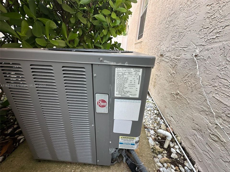 合同活跃: $449,900 (4 贝兹, 3 浴室, 2936 平方英尺)