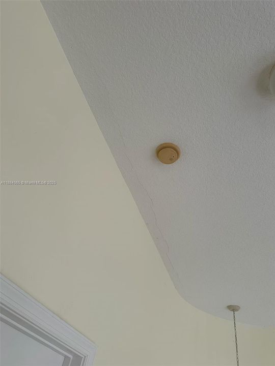 合同活跃: $449,900 (4 贝兹, 3 浴室, 2936 平方英尺)