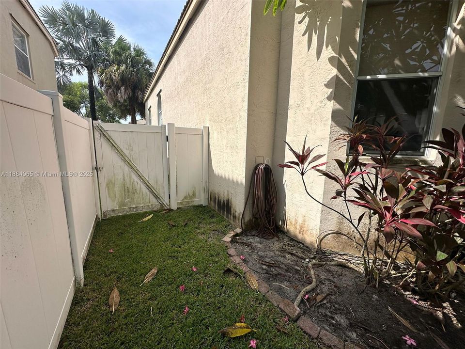 合同活跃: $449,900 (4 贝兹, 3 浴室, 2936 平方英尺)