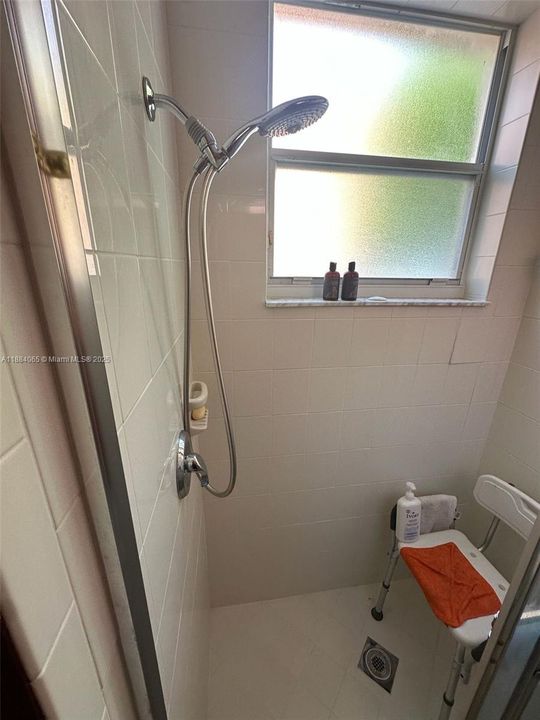 合同活跃: $449,900 (4 贝兹, 3 浴室, 2936 平方英尺)