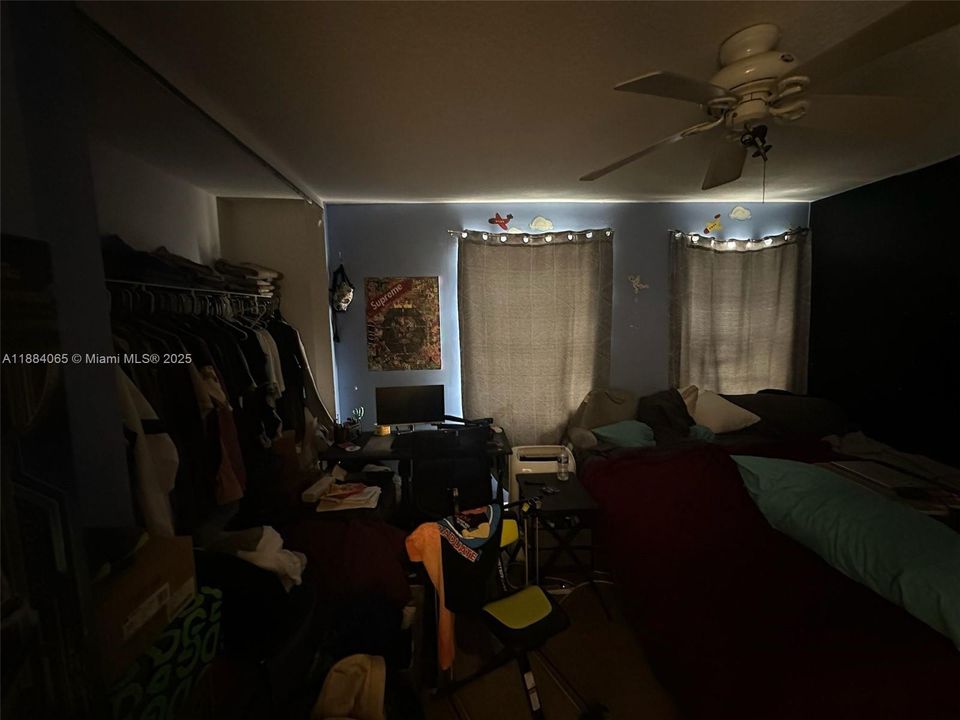 合同活跃: $449,900 (4 贝兹, 3 浴室, 2936 平方英尺)