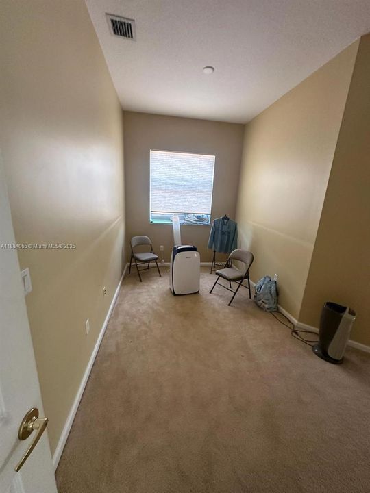 合同活跃: $449,900 (4 贝兹, 3 浴室, 2936 平方英尺)