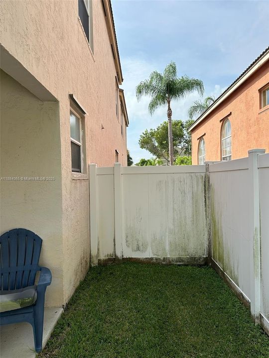 合同活跃: $449,900 (4 贝兹, 3 浴室, 2936 平方英尺)