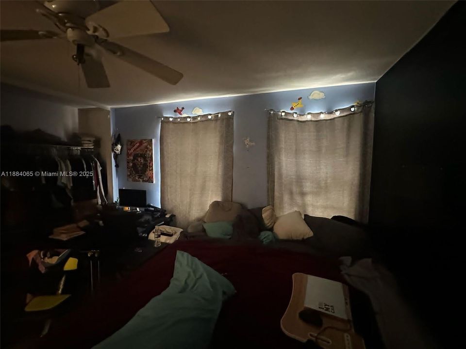 合同活跃: $449,900 (4 贝兹, 3 浴室, 2936 平方英尺)